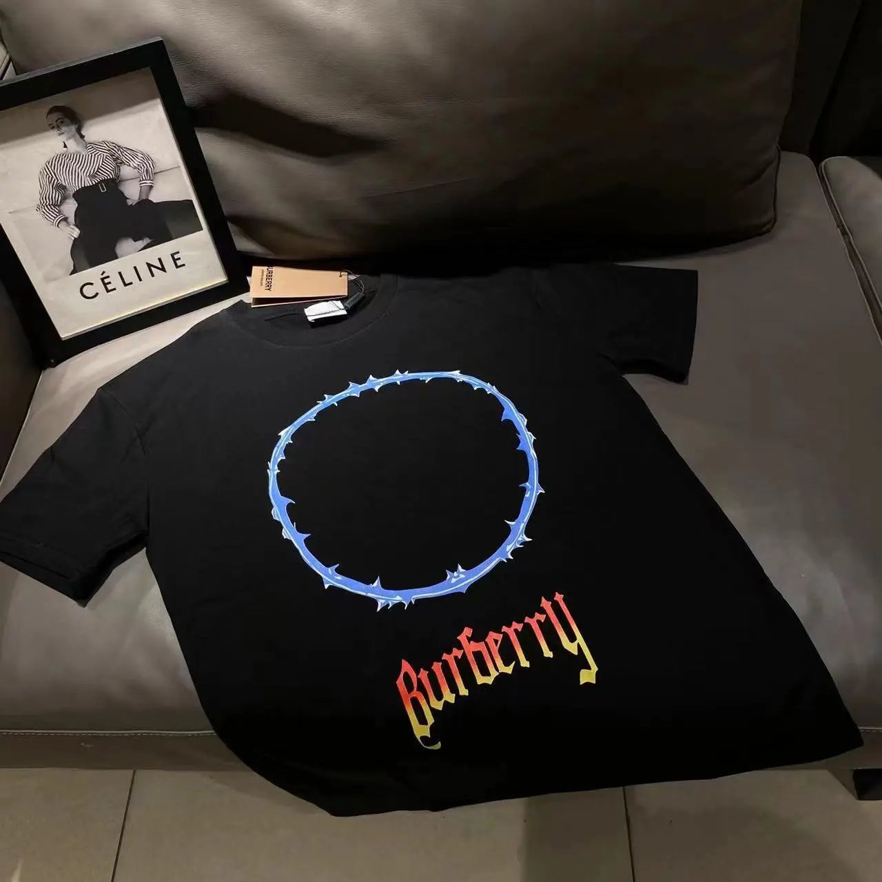 burberry in black – T-Shirt