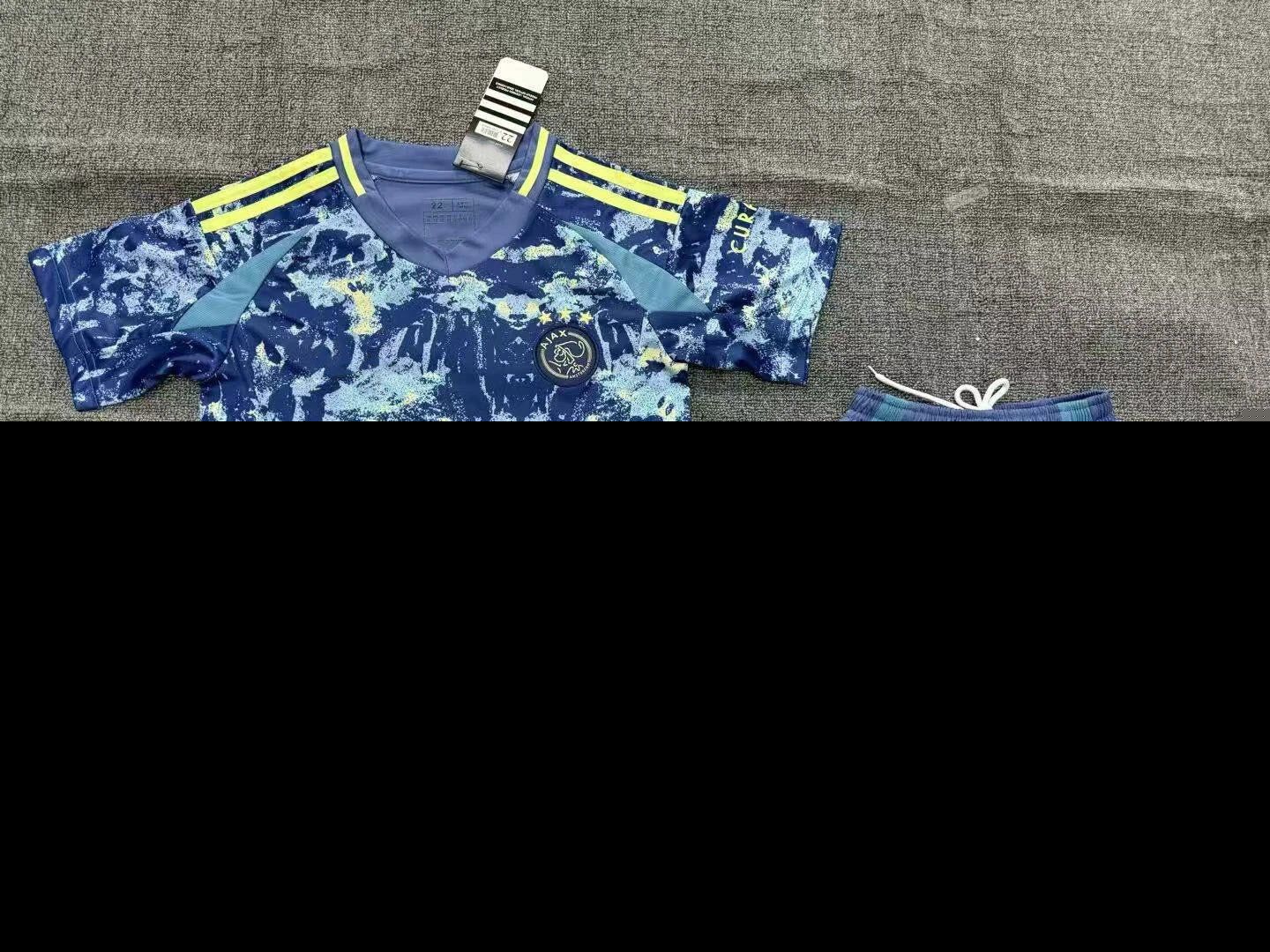 Elegant Black Sneakers