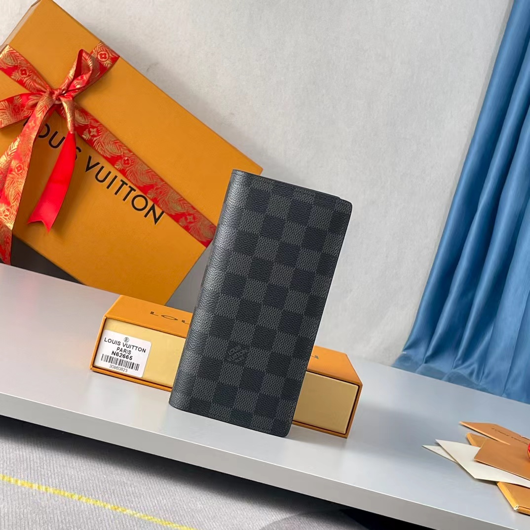 Louis Vuitton Wallet, Black, Mise