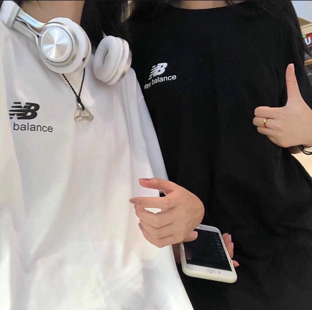 new balance logo t-shirt black t-shirts