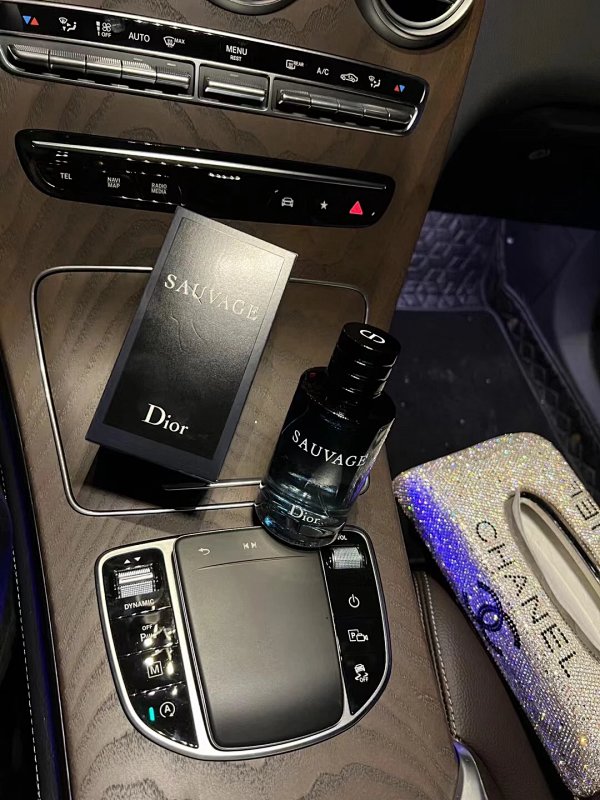 Dior Sauvage Fragrance, Black, Mise